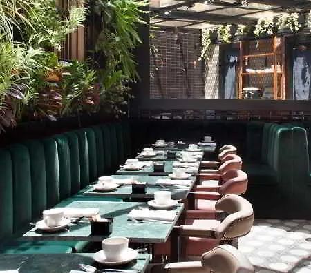 Hotell The Corner 4*