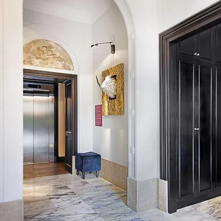 The Corner Hotell 4*