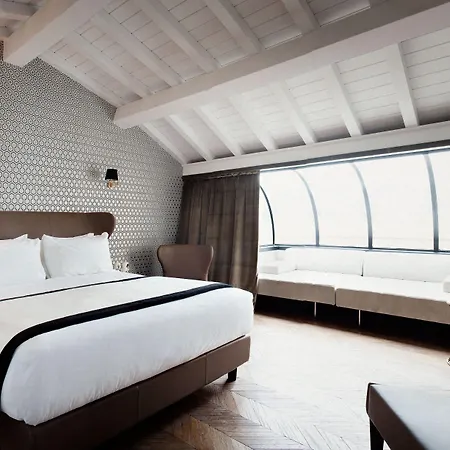 The Corner Hotell 4*