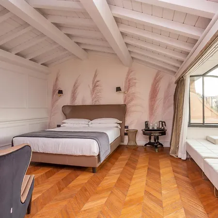 Hotel The Corner 4*