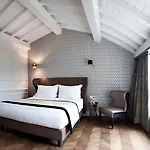فندق The Corner 4*