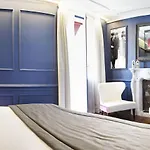 The Corner 4*