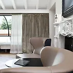 The Corner 4*