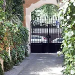 The Corner فندق 4*