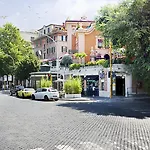 The Corner فندق 4*