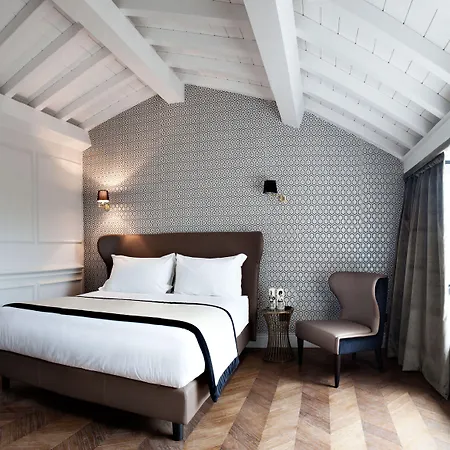 Hotel The Corner 4*