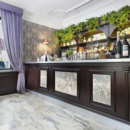 The Corner 4*