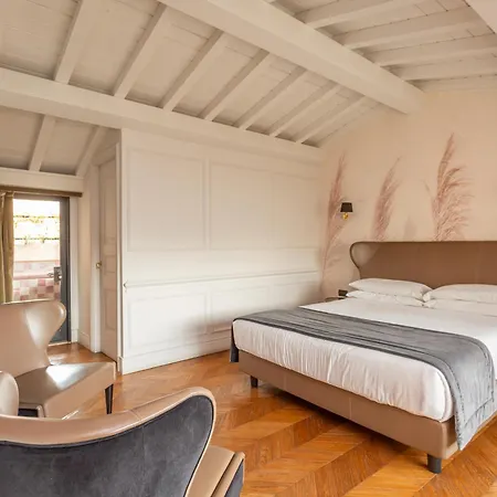 The Corner Hotel 4*